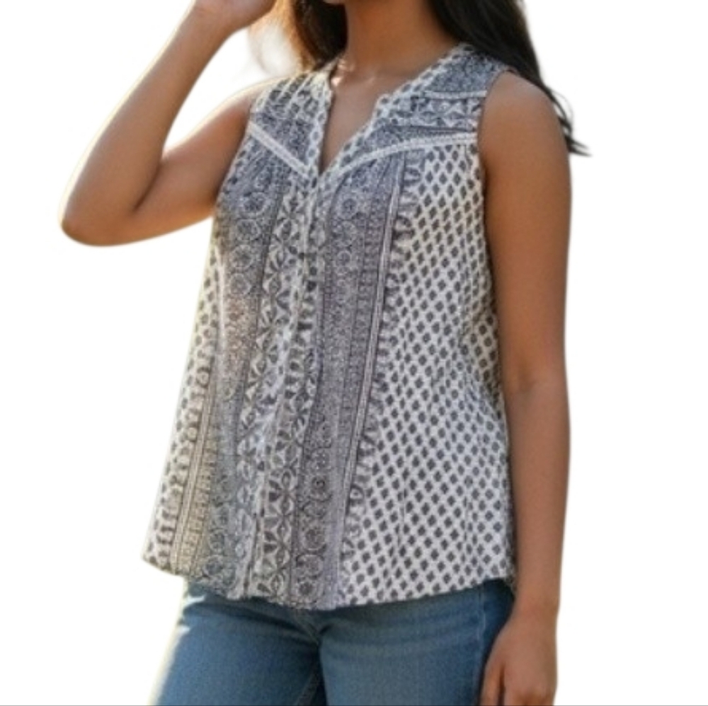 Sonoma White and Navy Printed Sleeveless V-Neck Blouse